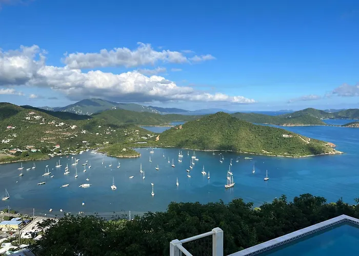 Coconut Breeze Villa: Mesmerizing Views, Cooling Tradewinds