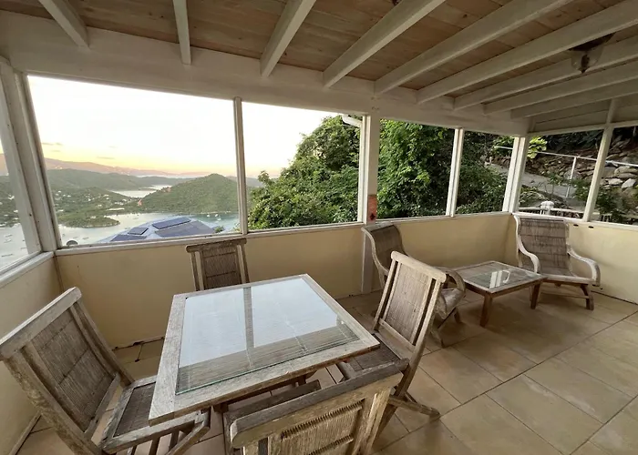 Coconut Breeze Villa: Mesmerizing Views, Cooling Tradewinds
