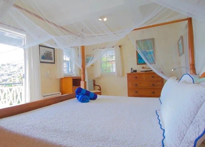 Big Blue Ocean Views From Every Room, Small Pool And Hot Tub - Sea Rock