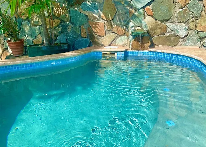 Big Blue Ocean Views From Every Room, Small Pool And Hot Tub - Sea Rock